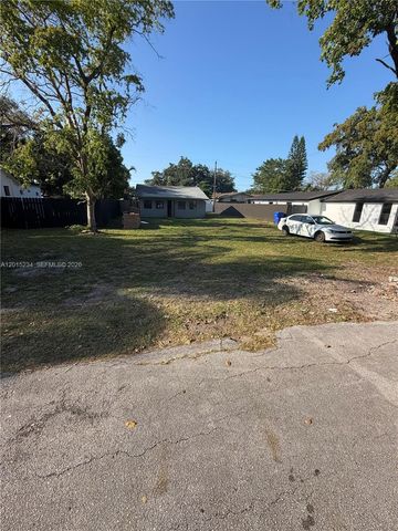 6123 Call St, Hollywood, FL 33024