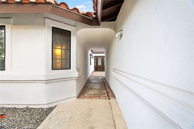 29710 Longhorn Drive, Canyon Lake, CA 92587