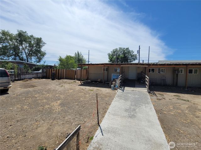 9951 & 9939 Highland Drive NE, Moses Lake, WA 98837