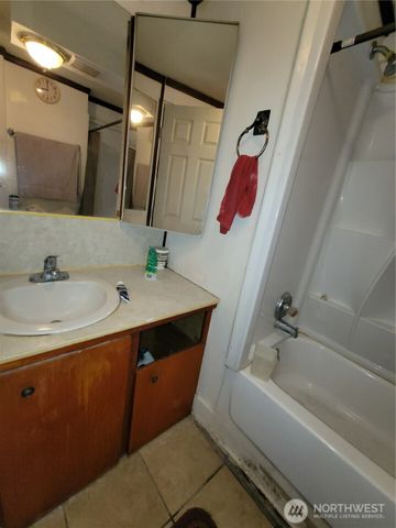 9951 & 9939 Highland Drive NE, Moses Lake, WA 98837