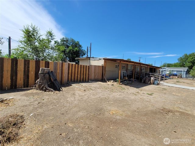 9951 & 9939 Highland Drive NE, Moses Lake, WA 98837