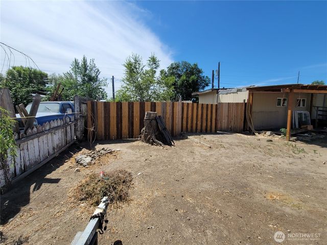 9951 & 9939 Highland Drive NE, Moses Lake, WA 98837