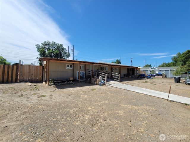 9951 & 9939 Highland Drive NE, Moses Lake, WA 98837