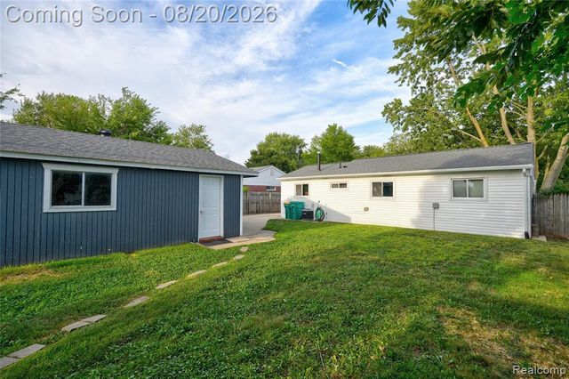 10880 Jackson Street, Belleville, MI 48111