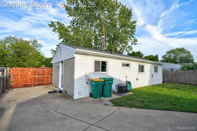 10880 Jackson Street, Belleville, MI 48111