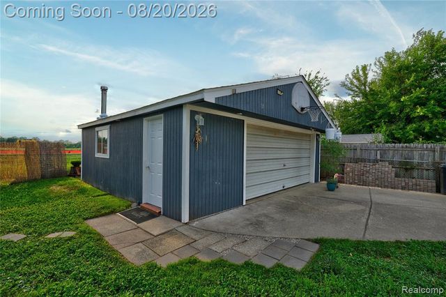 10880 Jackson Street, Belleville, MI 48111