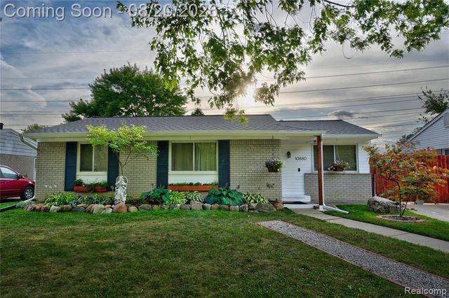 10880 Jackson Street, Belleville, MI 48111