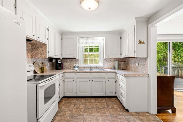 28 Ballardvale Road, Andover, MA 01810