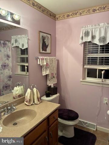 10 HARVEST DR, Ephrata, PA 17522