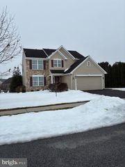 10 HARVEST DR, Ephrata, PA 17522