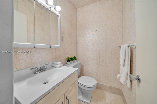 2400 S Ocean Dr 302, Hollywood, FL 33019