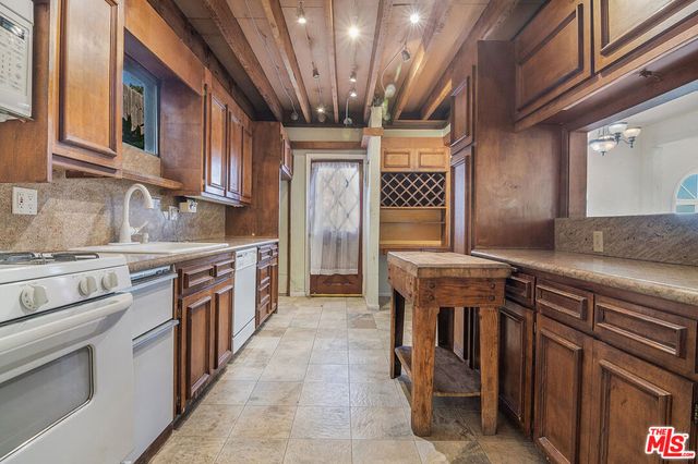 6133 Glen Tower Street, Los Angeles, CA 90068