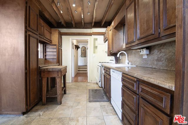 6133 Glen Tower Street, Los Angeles, CA 90068