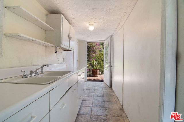 6133 Glen Tower Street, Los Angeles, CA 90068