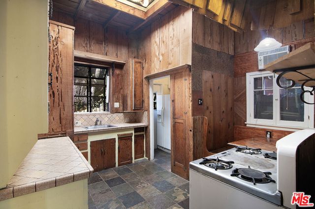 6133 Glen Tower Street, Los Angeles, CA 90068