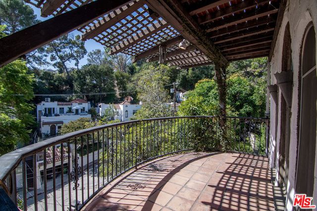 6133 Glen Tower Street, Los Angeles, CA 90068