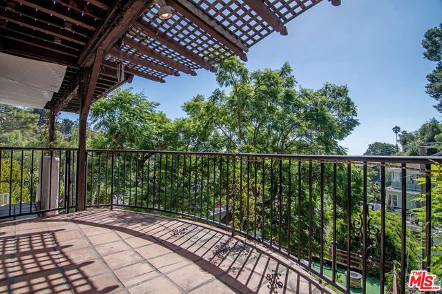 6133 Glen Tower Street, Los Angeles, CA 90068