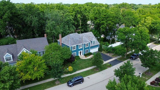 662 Waterbury Avenue, Gurnee, IL 60031