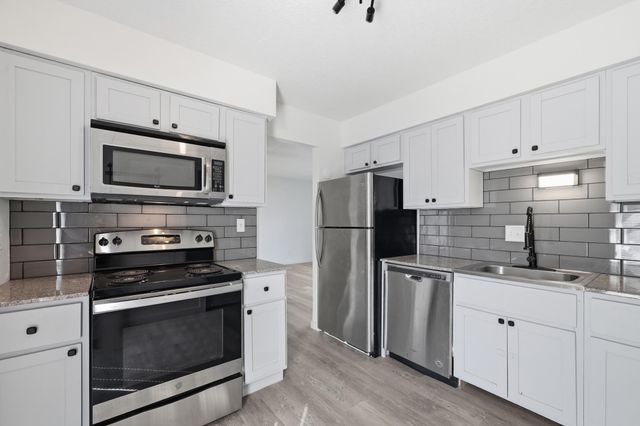 323 E 43rd Street, Minneapolis, MN 55409