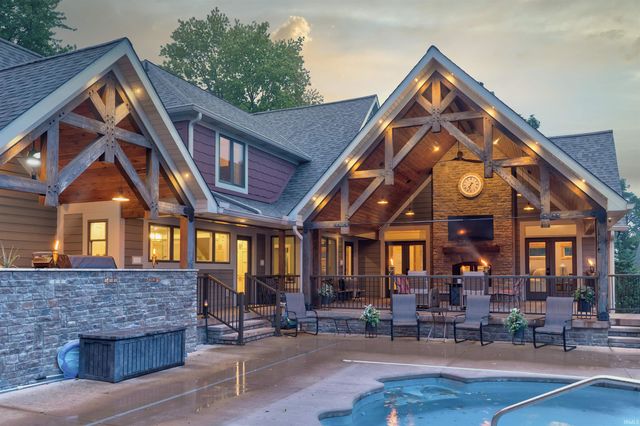 707 W Shepherds Lane, Santa Claus, IN 47579