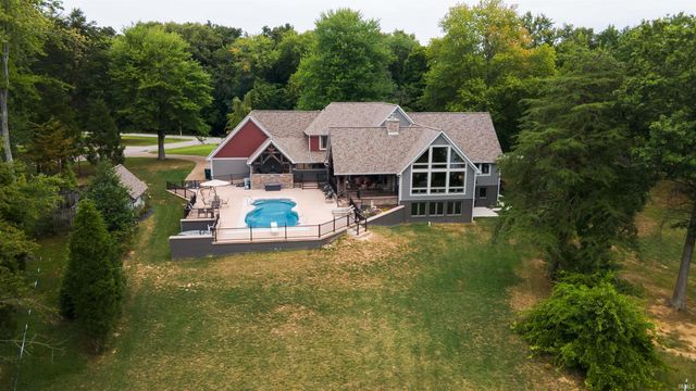 707 W Shepherds Lane, Santa Claus, IN 47579