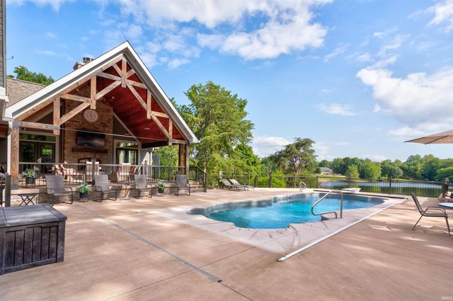 707 W Shepherds Lane, Santa Claus, IN 47579