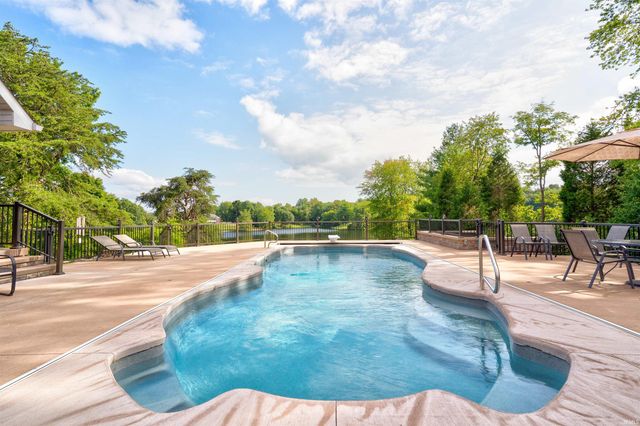 707 W Shepherds Lane, Santa Claus, IN 47579