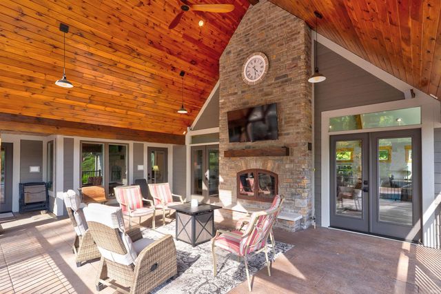 707 W Shepherds Lane, Santa Claus, IN 47579