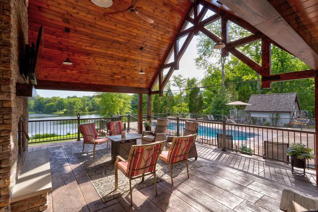 707 W Shepherds Lane, Santa Claus, IN 47579