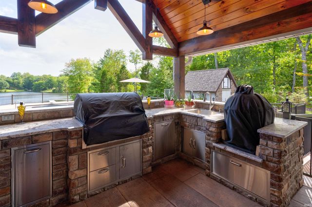 707 W Shepherds Lane, Santa Claus, IN 47579