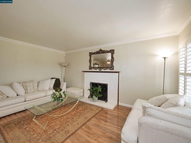 2979 Gilma Dr, Richmond, CA 94806
