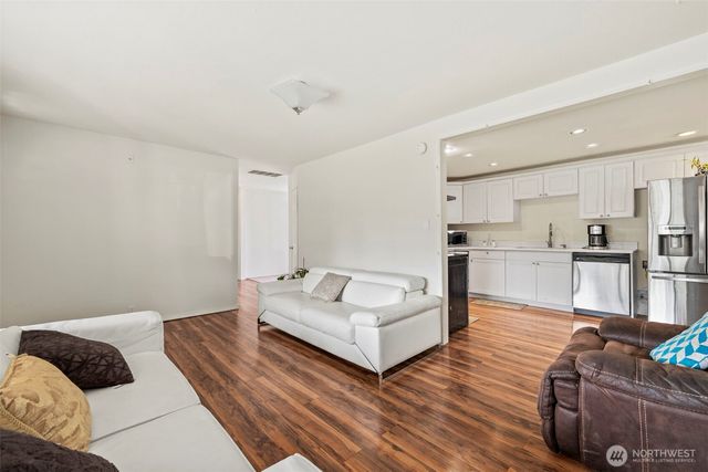 14937 133rd Avenue SE, Renton, WA 98058