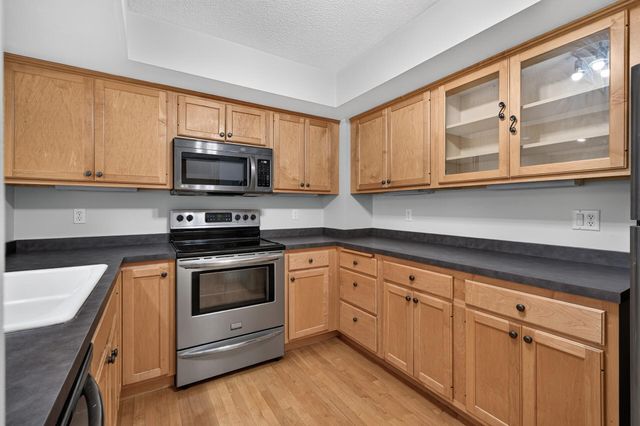 15600 24th Avenue N G, Plymouth, MN 55447