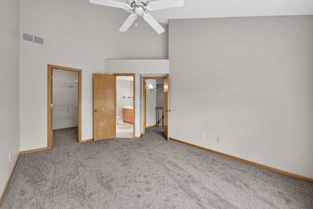 15600 24th Avenue N G, Plymouth, MN 55447