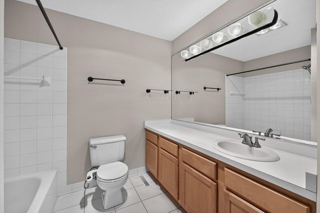 15600 24th Avenue N G, Plymouth, MN 55447