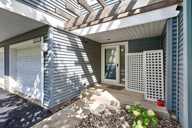 15600 24th Avenue N G, Plymouth, MN 55447