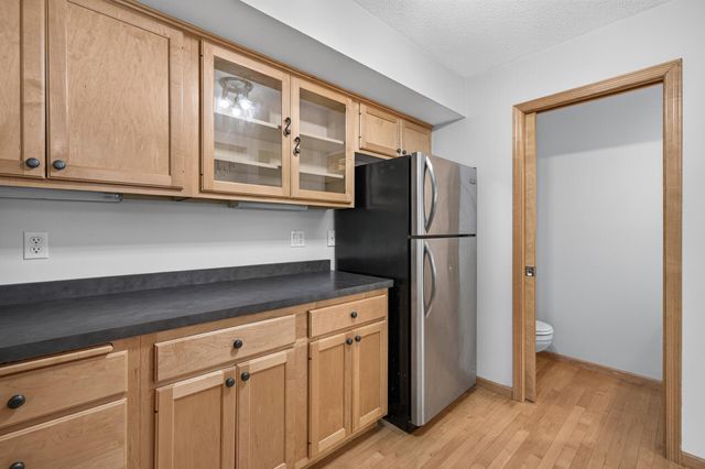 15600 24th Avenue N G, Plymouth, MN 55447