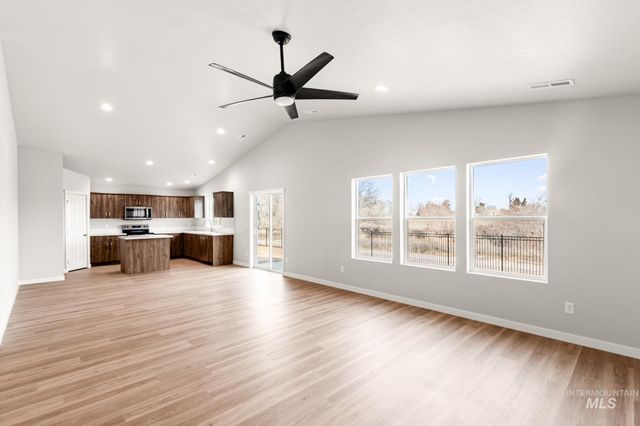 7104 E Marble Springs Dr, Nampa, ID 83687