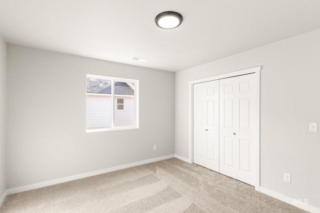 7104 E Marble Springs Dr, Nampa, ID 83687