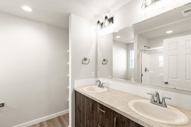 7104 E Marble Springs Dr, Nampa, ID 83687