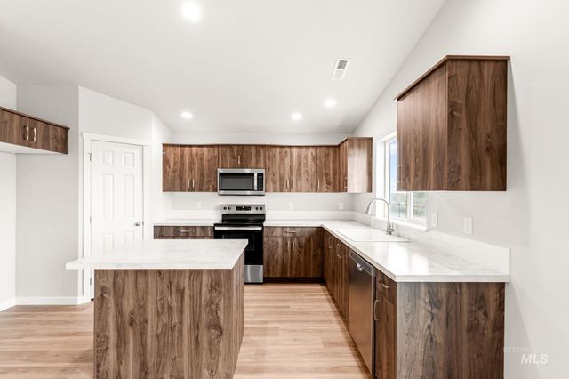 7104 E Marble Springs Dr, Nampa, ID 83687