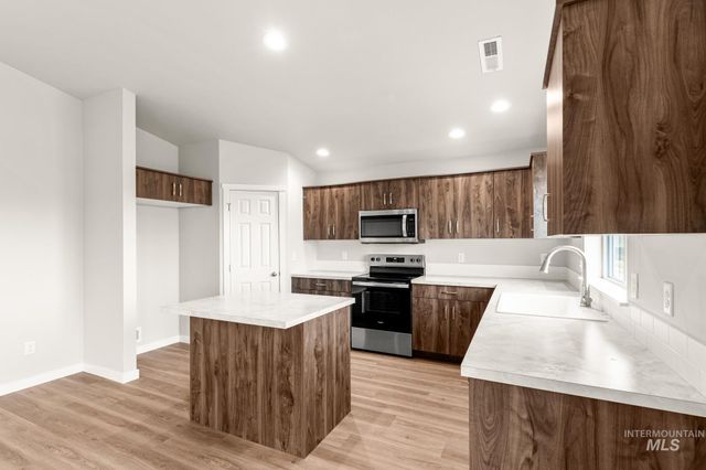 7104 E Marble Springs Dr, Nampa, ID 83687