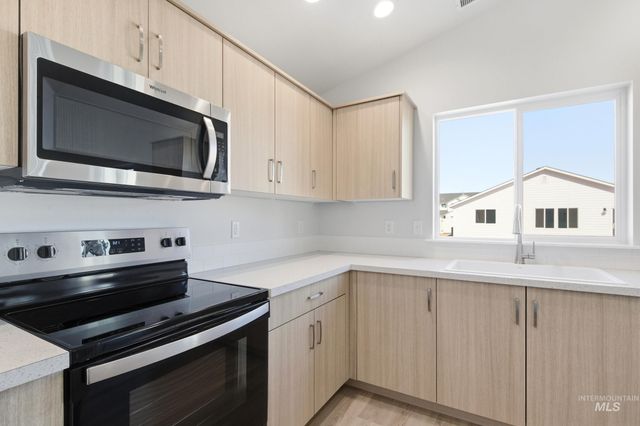 7104 E Marble Springs Dr, Nampa, ID 83687