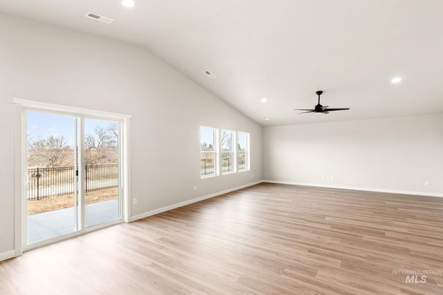 7104 E Marble Springs Dr, Nampa, ID 83687