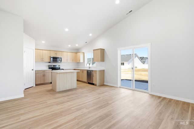 7104 E Marble Springs Dr, Nampa, ID 83687