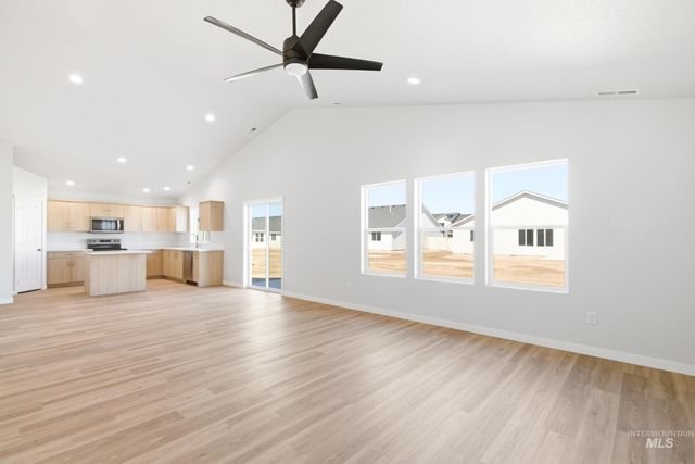 7104 E Marble Springs Dr, Nampa, ID 83687