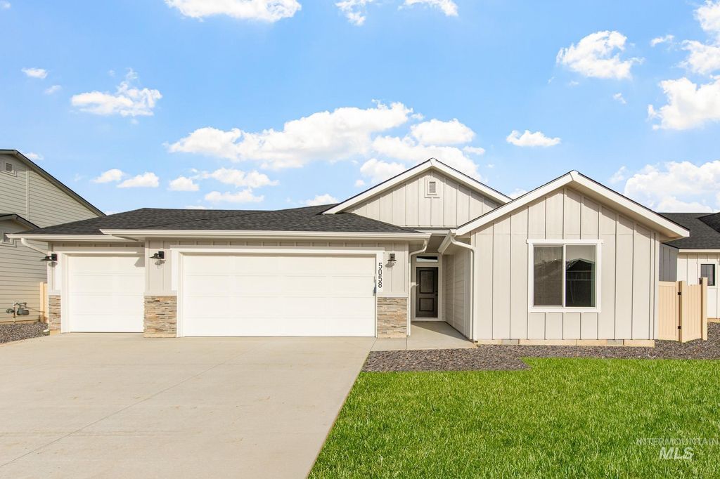 7104 E Marble Springs Dr, Nampa, ID 83687