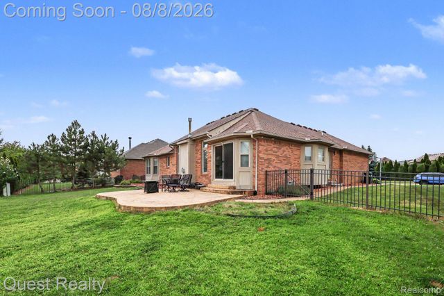 19944 Townsend Drive, Macomb Township, MI 48044