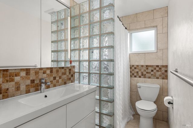 5642 Yerba Buena Rd, Santa Rosa, CA 95409