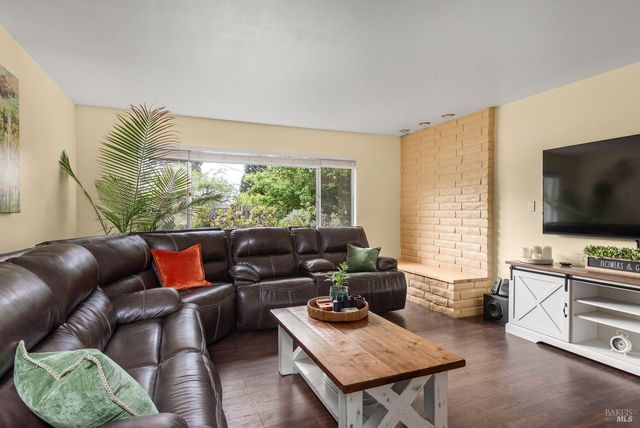 5642 Yerba Buena Rd, Santa Rosa, CA 95409